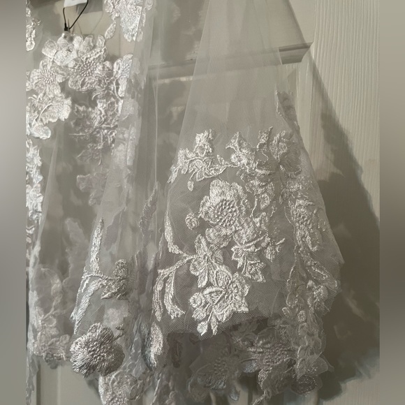 NWT Borrowed & Blue by Southern Living wedding cape/ shawl. Lace detail gorgeous - Picture 3 of 9